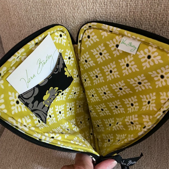 Vera Bradley Baroque iPad Mini or Kindle Zip Cover - Picture 3 of 7